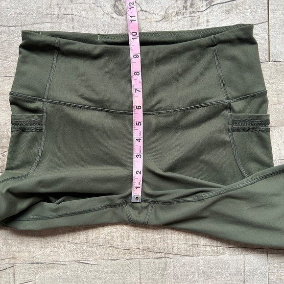 Victoria's Secret Sport Knockout Army Khaki Green Capri Cut Out Mesh Leggings M - Picture 6 of 13